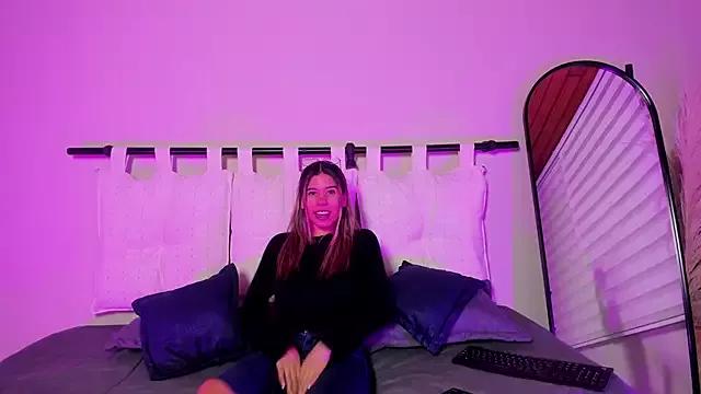 Try our girls live displays and explore the company of endless strippers, with beautiful physiques, vibrating toys and more.