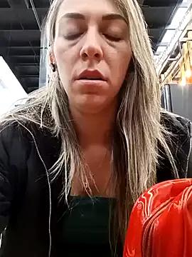 Try our girls live displays and explore the company of endless strippers, with beautiful physiques, vibrating toys and more.