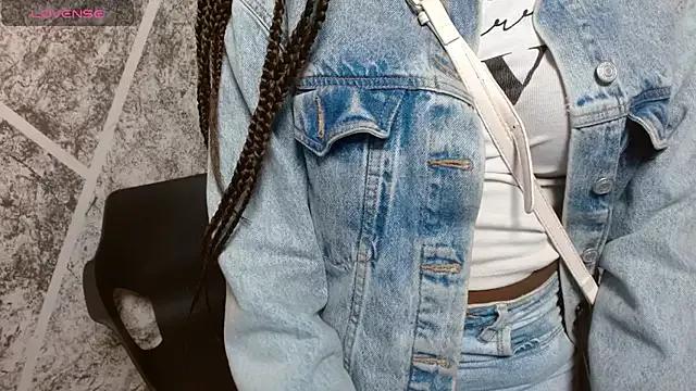 Try our girls live displays and explore the company of endless strippers, with beautiful physiques, vibrating toys and more.