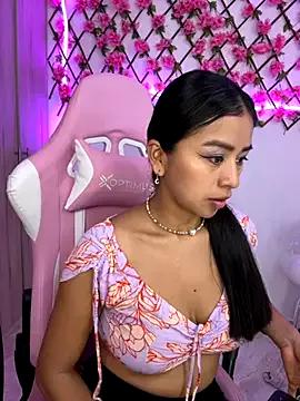 Try our girls live displays and explore the company of endless strippers, with beautiful physiques, vibrating toys and more.