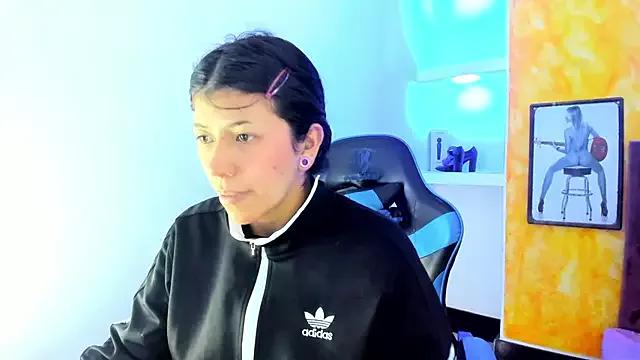 Try our girls live displays and explore the company of endless strippers, with beautiful physiques, vibrating toys and more.