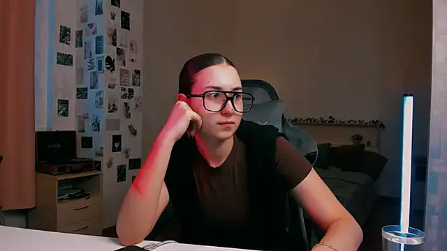 raviolly046 — bend over on chair