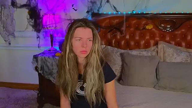 Try our girls live displays and explore the company of endless strippers, with beautiful physiques, vibrating toys and more.