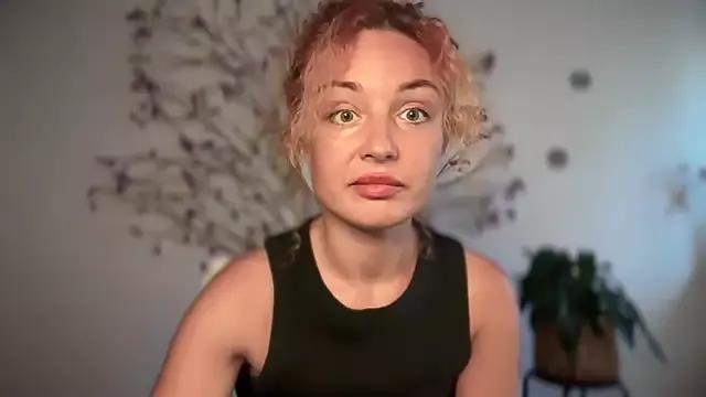 Try our girls live displays and explore the company of endless strippers, with beautiful physiques, vibrating toys and more.