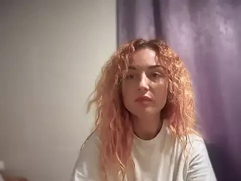 Reddgiirl from StripChat is Freechat