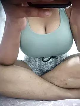 Reena_queen from StripChat is Freechat