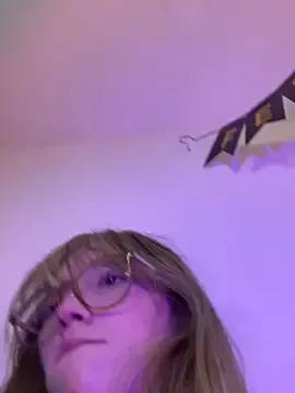 ReenKitty from StripChat is Freechat