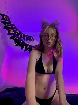 ReenKitty from StripChat is Freechat