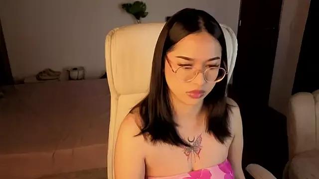 Try our girls live displays and explore the company of endless strippers, with beautiful physiques, vibrating toys and more.