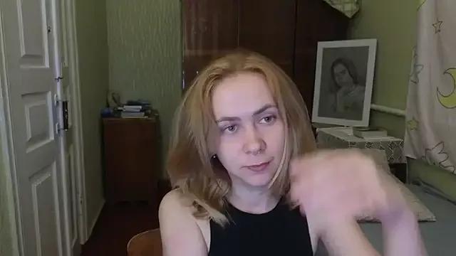 Riley_Roo from StripChat is Freechat