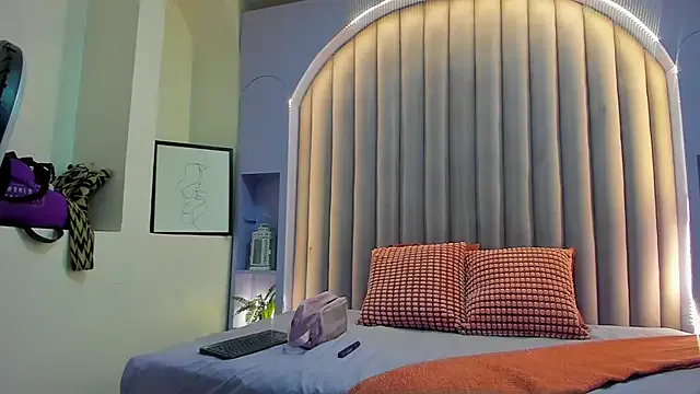 Avatar of RiriiBrunette__