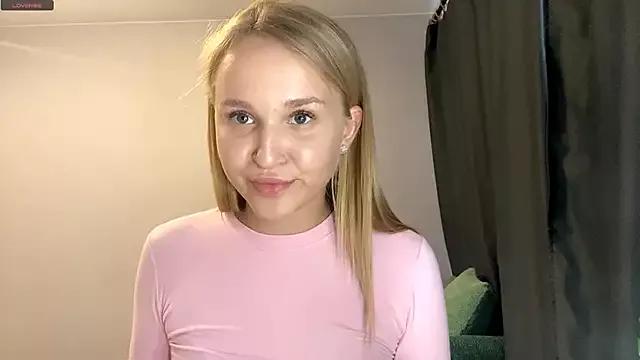 RobbinNakatsu from StripChat is Freechat