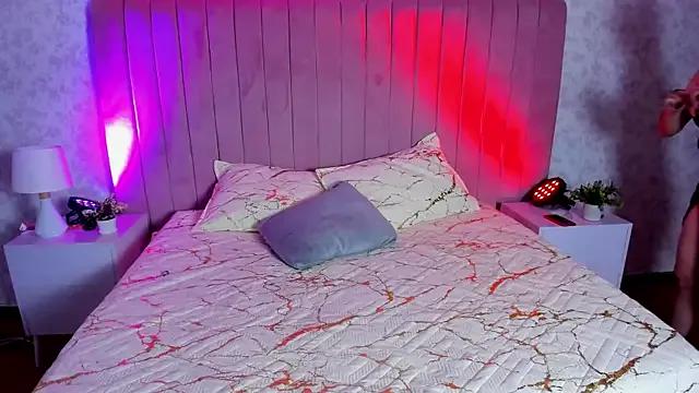 Try our girls live displays and explore the company of endless strippers, with beautiful physiques, vibrating toys and more.