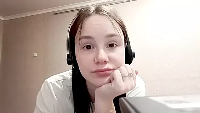 RomanceEncore's avatar