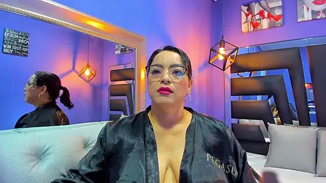 Try our girls live displays and explore the company of endless strippers, with beautiful physiques, vibrating toys and more.