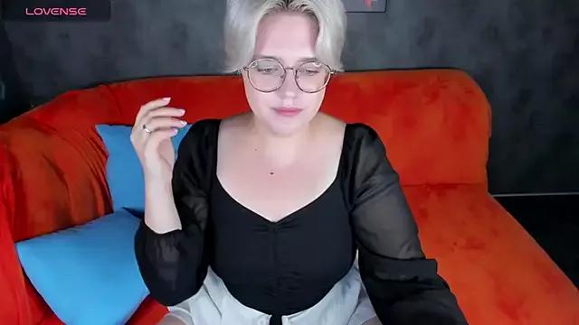 Roni_Stormm from StripChat is Freechat