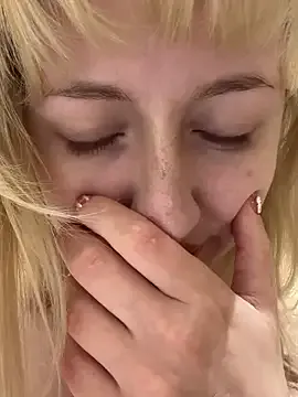 RonnieKiss — play with nipples