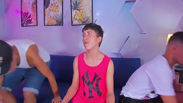 Avatar of Room_boys_hot