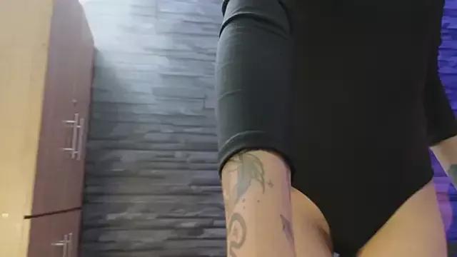 Rose_baker_ from StripChat is Freechat