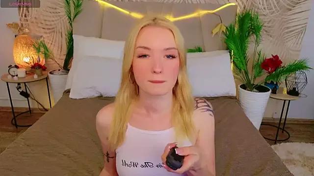 Rose_Kelly_ from StripChat is Freechat