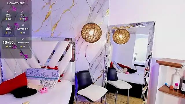 Try our girls live displays and explore the company of endless strippers, with beautiful physiques, vibrating toys and more.