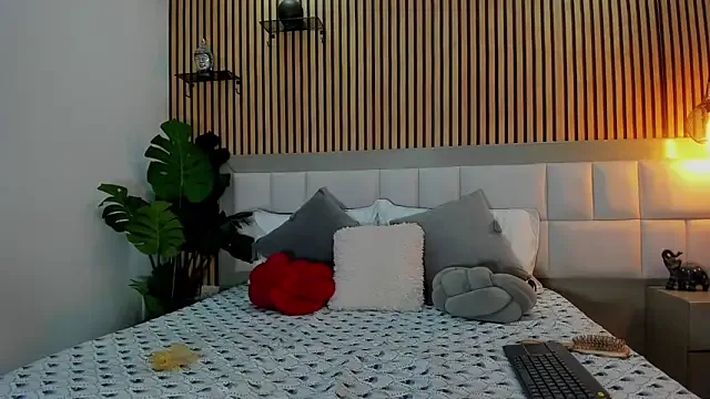 Roseaurora — fingers in pussy until I cum