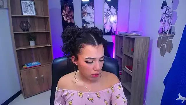 Try our girls live displays and explore the company of endless strippers, with beautiful physiques, vibrating toys and more.