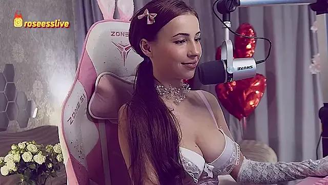 Try our girls live displays and explore the company of endless strippers, with beautiful physiques, vibrating toys and more.