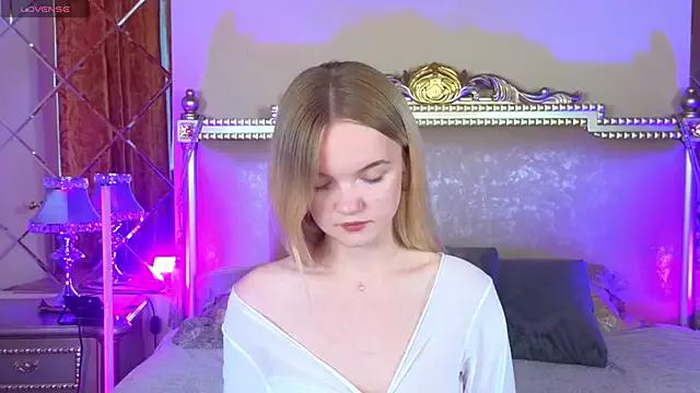 RosesKate from StripChat is Freechat