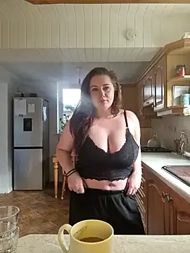 RosieMilff — Wanna see me tease this pussy 