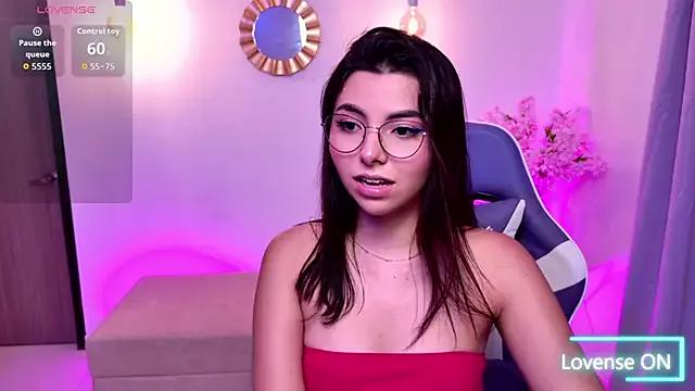 Try our girls live displays and explore the company of endless strippers, with beautiful physiques, vibrating toys and more.