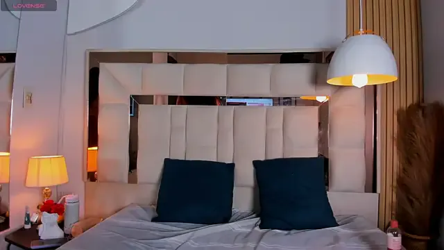 RossieJones — Touching and squeezing my tits