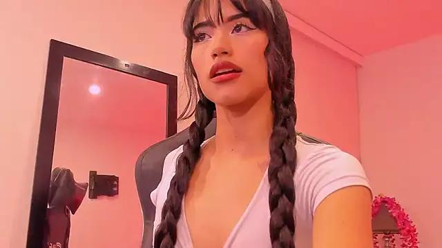 Try our girls live displays and explore the company of endless strippers, with beautiful physiques, vibrating toys and more.