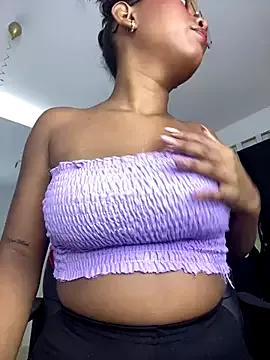 Rousevans_ from StripChat is Freechat
