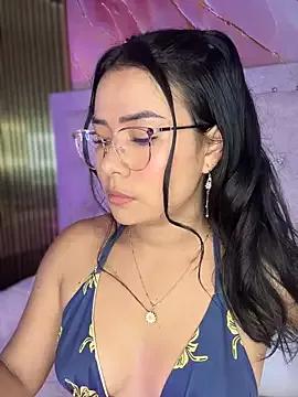 Try our girls live displays and explore the company of endless strippers, with beautiful physiques, vibrating toys and more.