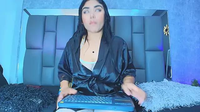 Roxana_gomez from StripChat is Freechat