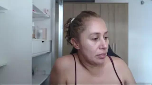 RoxanaLove9 from StripChat is Freechat