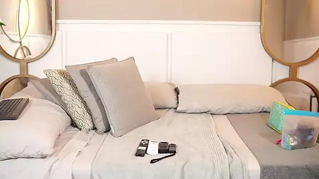 Try our girls live displays and explore the company of endless strippers, with beautiful physiques, vibrating toys and more.