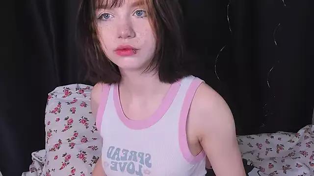 Try our girls live displays and explore the company of endless strippers, with beautiful physiques, vibrating toys and more.