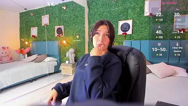 Try our girls live displays and explore the company of endless strippers, with beautiful physiques, vibrating toys and more.