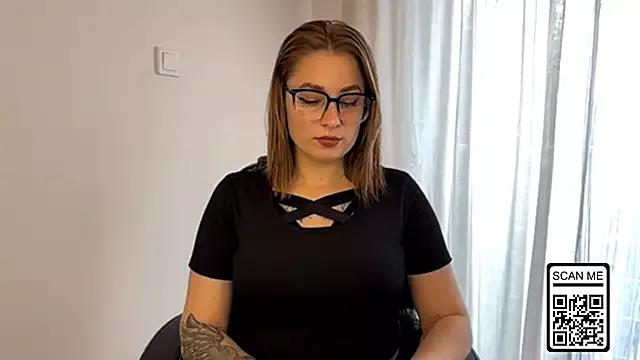 Try our girls live displays and explore the company of endless strippers, with beautiful physiques, vibrating toys and more.