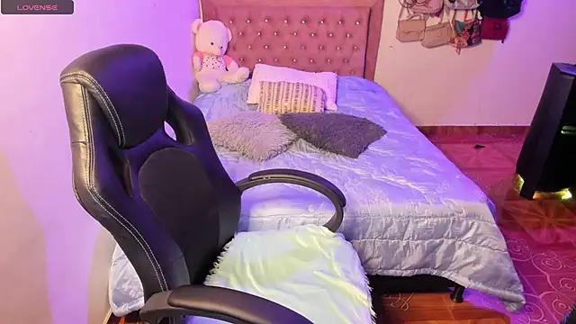 Try our girls live displays and explore the company of endless strippers, with beautiful physiques, vibrating toys and more.