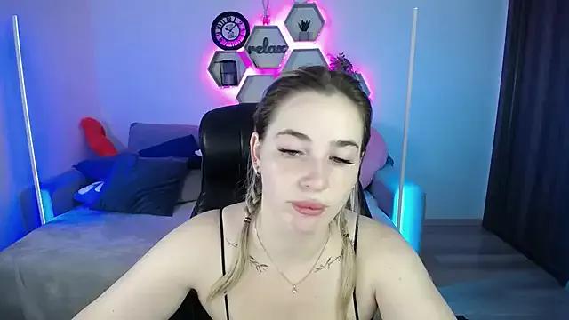 Try our girls live displays and explore the company of endless strippers, with beautiful physiques, vibrating toys and more.