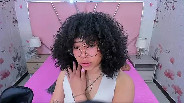 Try our girls live displays and explore the company of endless strippers, with beautiful physiques, vibrating toys and more.