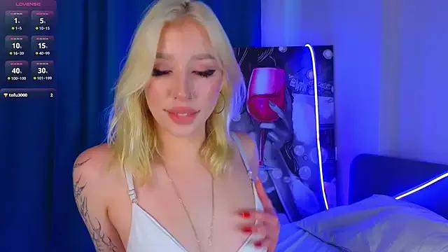 Try our girls live displays and explore the company of endless strippers, with beautiful physiques, vibrating toys and more.