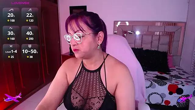 Try our girls live displays and explore the company of endless strippers, with beautiful physiques, vibrating toys and more.