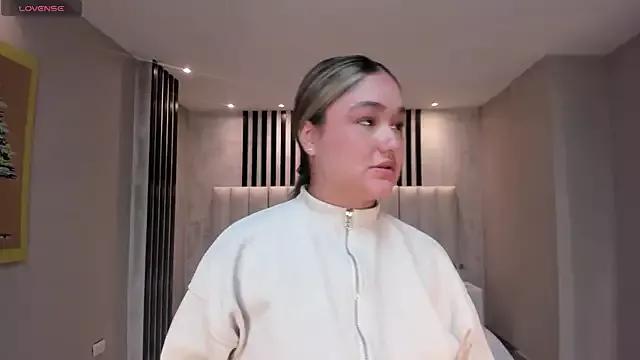 SamanthaConnorX from StripChat is Freechat