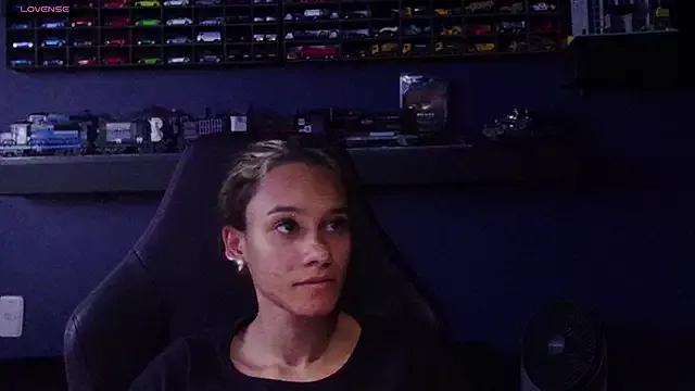 SamanthaWatson from StripChat is Freechat