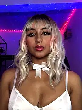 Try our girls live displays and explore the company of endless strippers, with beautiful physiques, vibrating toys and more.