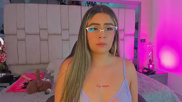 Samarafernandez from StripChat is Freechat